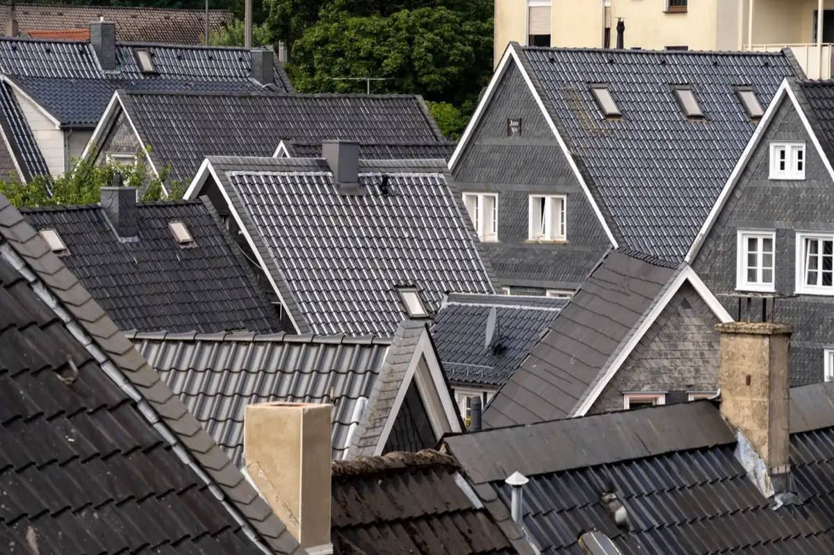 Steep roof eaves and gutter lines on houses in Miami Gardens, FL